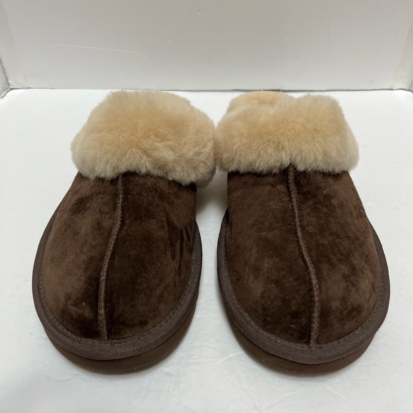 UGG Australia Eva Sole Shearling Slippers
Chocolate Brown S/N 5614 - Picture 1 of 12